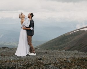 Les options de mariage au ski, combinant romantisme et aventure dans un cadre enneigé